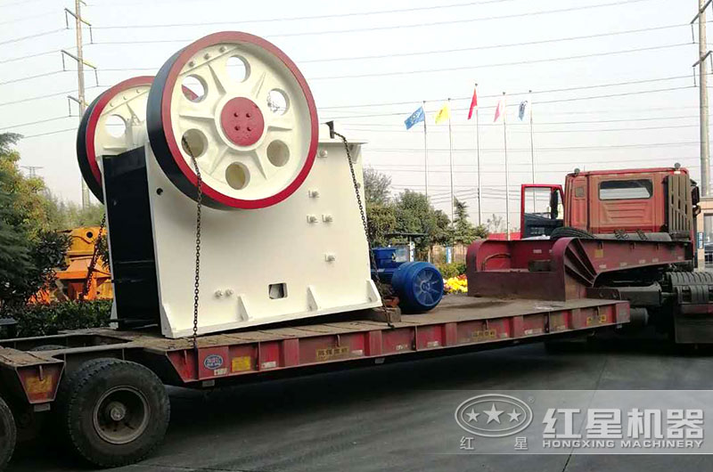 時産1000噸的石灰石破碎設備裝車啦