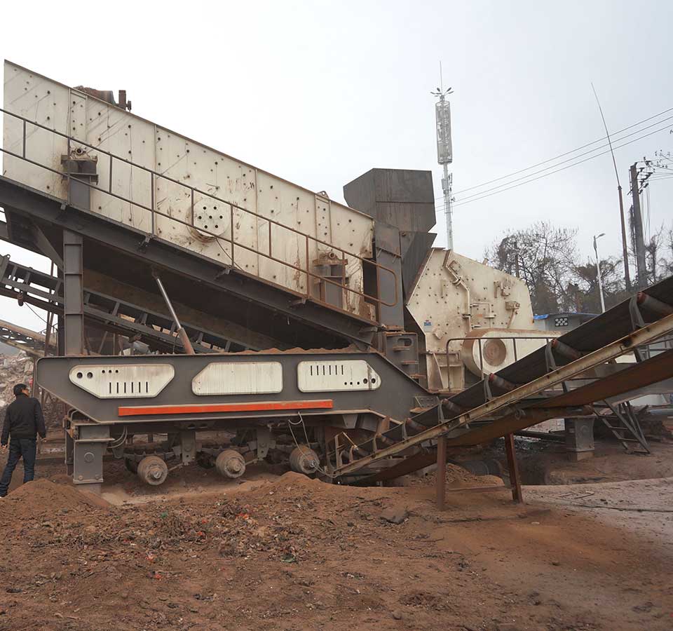湖南移動式建築垃圾破碎機客戶生産現場