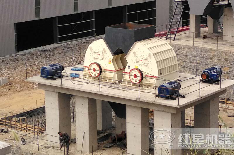 兩台PCZ1220細型重錘式破碎機