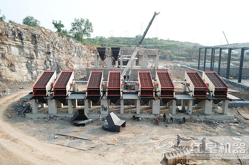 8台圓振動篩并排安裝