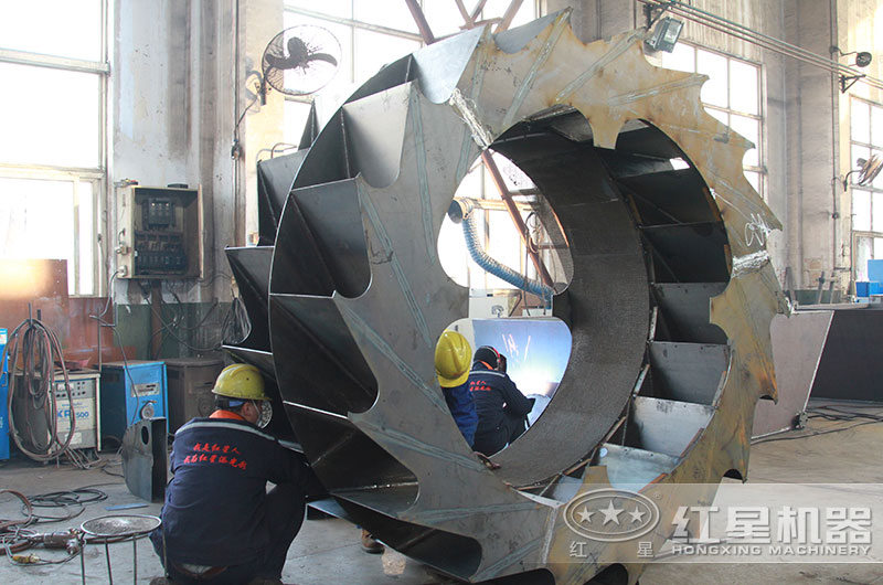 紅星機器技術人員兢兢業業認真對待每一台設備