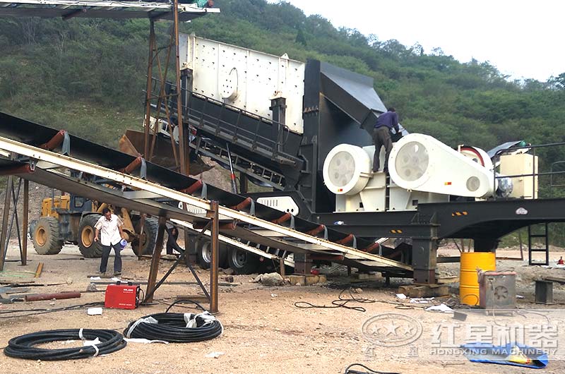 車載式移動振動篩已準備好,随時可開工