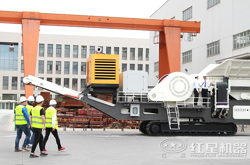 客戶來廠考察移動破碎石子機設備