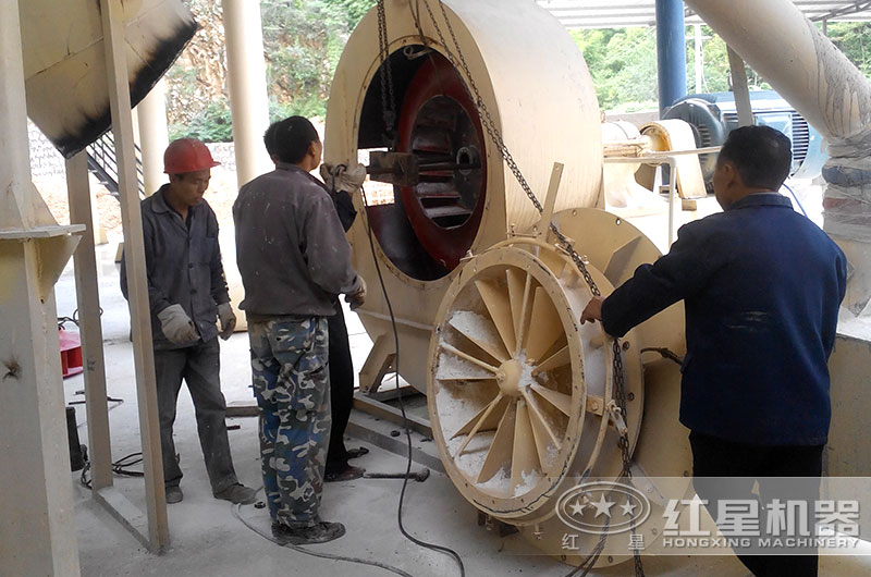 雷蒙磨機安裝現場