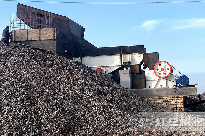 颚式破碎機作業現場圖