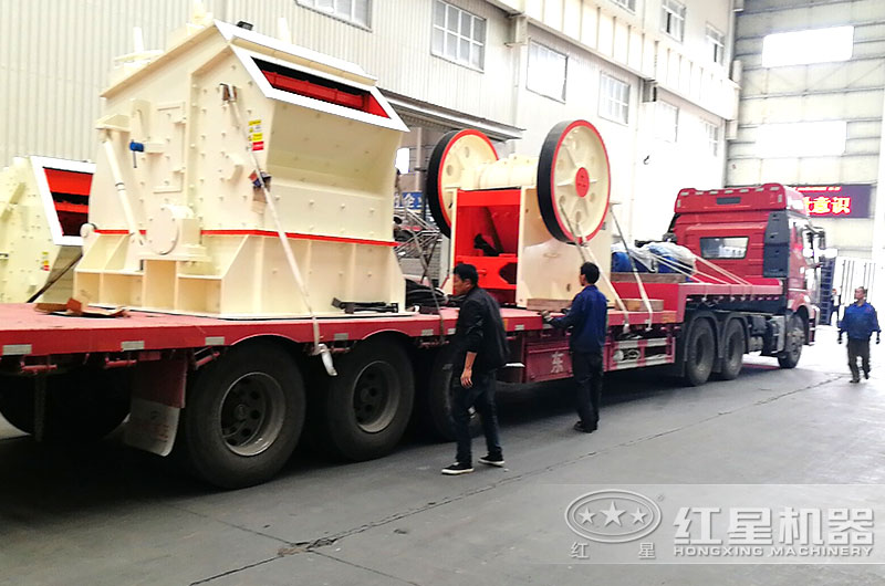 反擊式碎石機整套設備裝車,廠家直接發往用戶現場