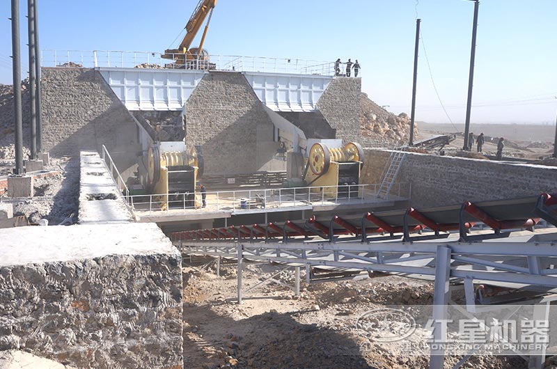 颚式破碎機進行粗碎