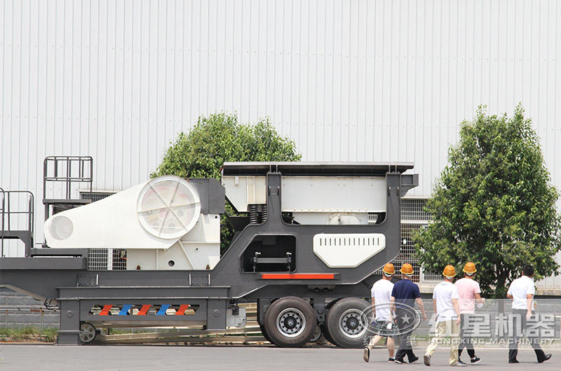 鄂破移動破碎機:粗碎+給料